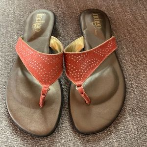 New Clarks ‘Indigo’ collection leather thong sandals, orange/gold, size US 6.5.